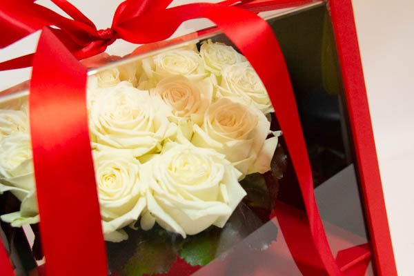 Red Surprise Box with Drawer - White Roses